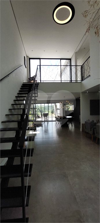 Casa à venda ou para alugar com 4 suítes no condomínio Figueira Garden, Atibaia - SP