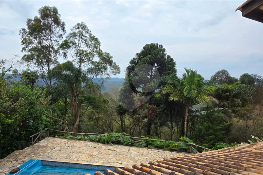 Sobrado à venda com 5 quartos, sendo 3 suítes, em Roseira, Mairiporã, SP