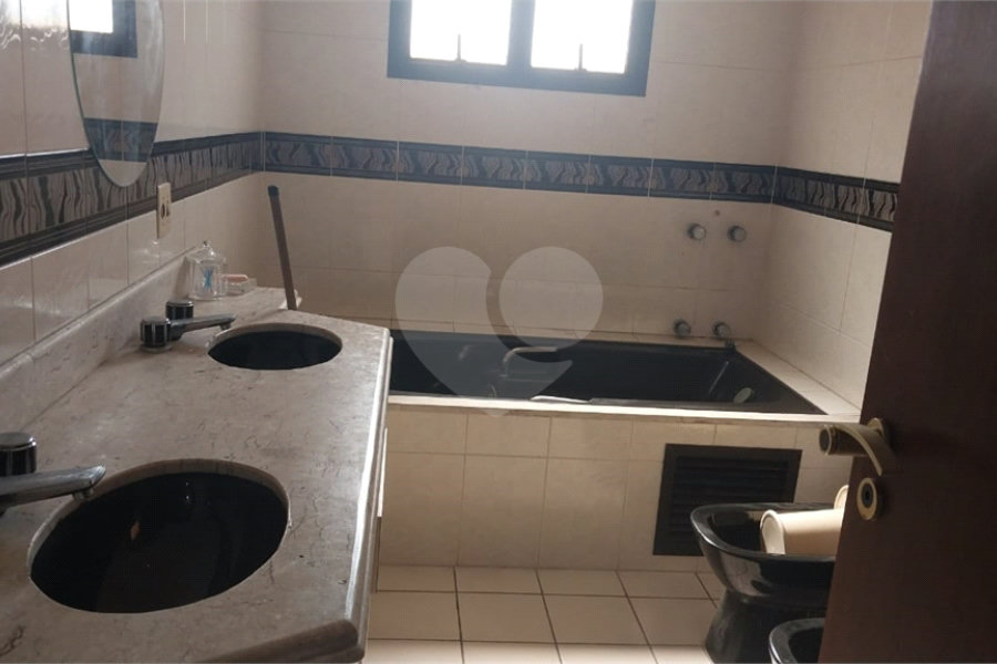 Apartamento à venda com 4 quartos, sendo 2 suítes, em Tombo, Guarujá, SP