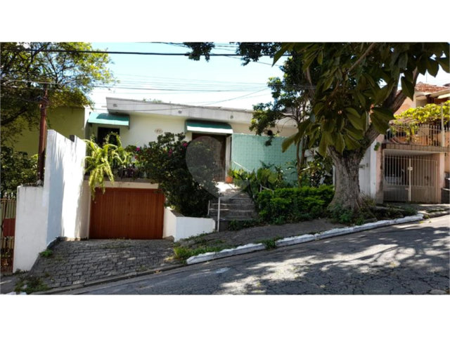 Casa à venda ou para alugar com 5 quartos, sendo 1 suíte,  em Vila Romero, São Paulo, SP