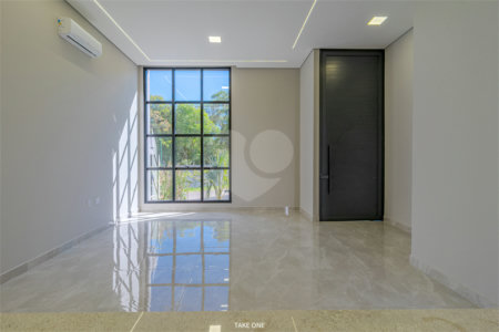 Casa à venda com 3 quartos, sendo 1 suíte, no condomínio Residencial London Park, Indaiatuba - SP