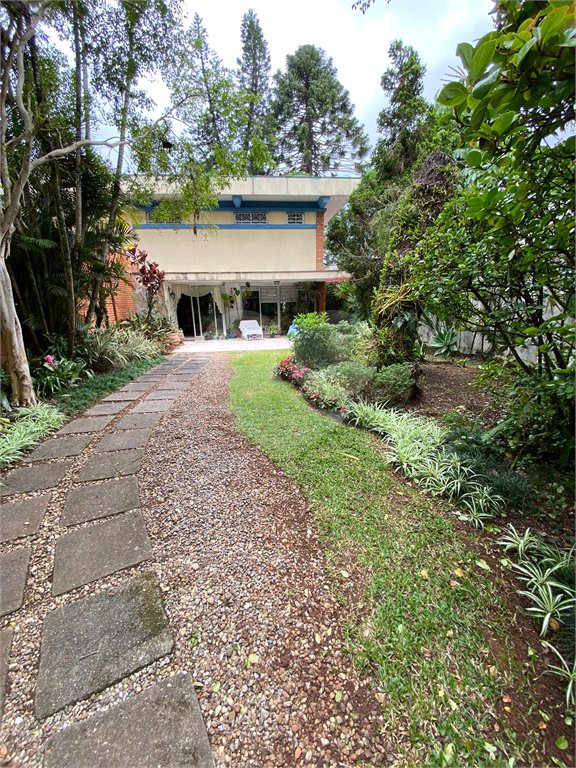 Casa à venda com 4 quartos, sendo 1 suíte,  em Vila Oliveira, Mogi das Cruzes, SP