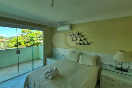 Casa à venda com 6 quartos, sendo 4 suítes, em Ferradura, Armação dos Búzios, RJ