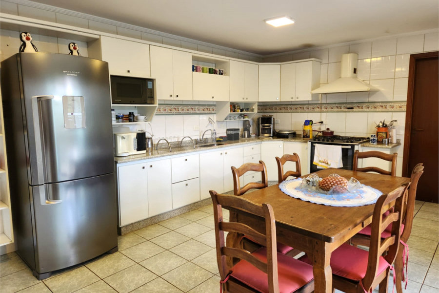 Casa à venda com 5 suítes no condomínio Suíça da Cantareira, Mairiporã - SP