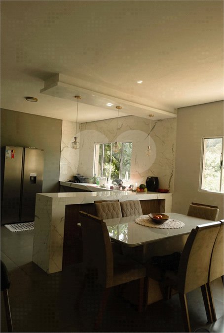 Casa à venda ou para alugar com 3 suítes em Mairiporã, SP