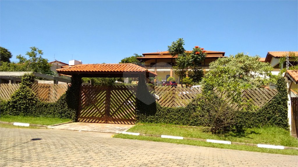 Casa à venda com 5 quartos, sendo 2 suítes, no condomínio Terras de Santa Rosa, Salto - SP