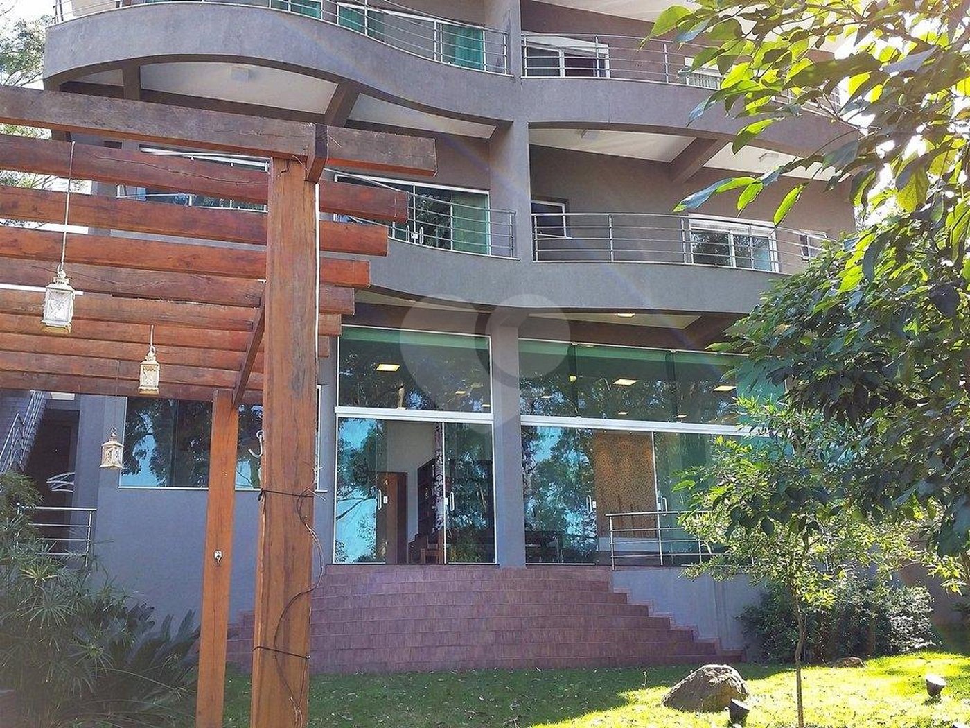 Casa à venda com 6 quartos, sendo 3 suítes, no condomínio Travessa Manuel Antônio Ferreira,85, São Paulo - SP