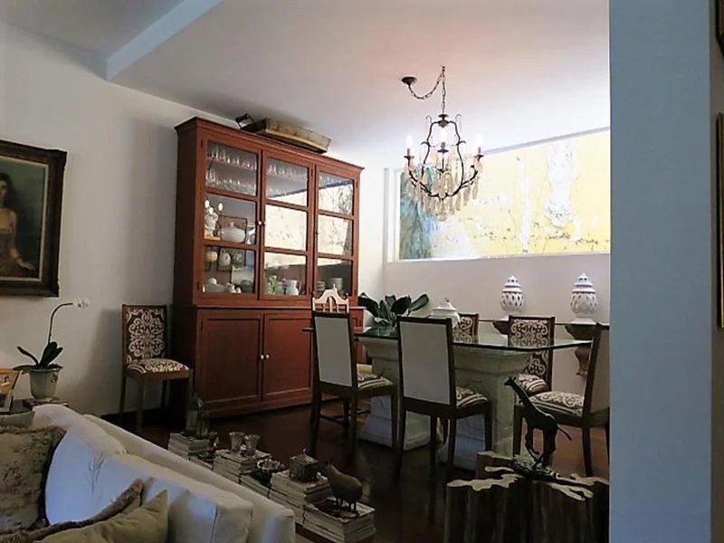 Casa à venda com 4 quartos, sendo 2 suítes, em Jardim Morumbi, São Paulo, SP