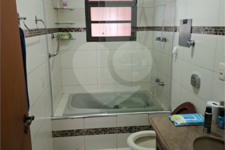 Casa à venda com 3 quartos, sendo 1 suíte,  em Vila Santa Helena, Mogi das Cruzes, SP