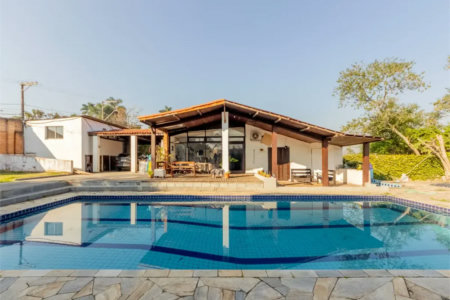 Casa à venda ou para alugar com 5 quartos, sendo 3 suítes, em Chácara Pavoeiro, Cotia, SP