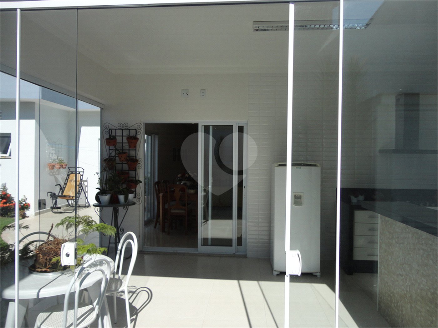 Casa à venda com 3 quartos, sendo 2 suítes, no condomínio Águas da Serra, Valinhos - SP