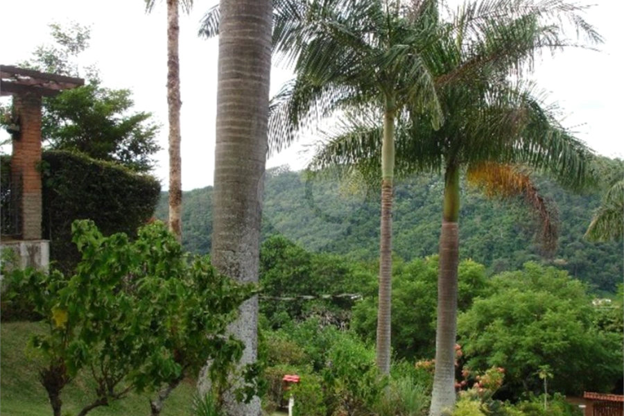 Chácara à venda com 6 quartos, sendo 2 suítes, no Centro, Serra Negra, SP