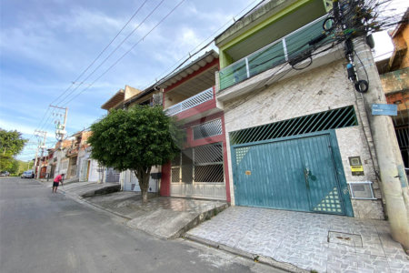 Sobrado à venda com 4 quartos em Jardim Santa Luzia de Poa, Itaquaquecetuba, SP