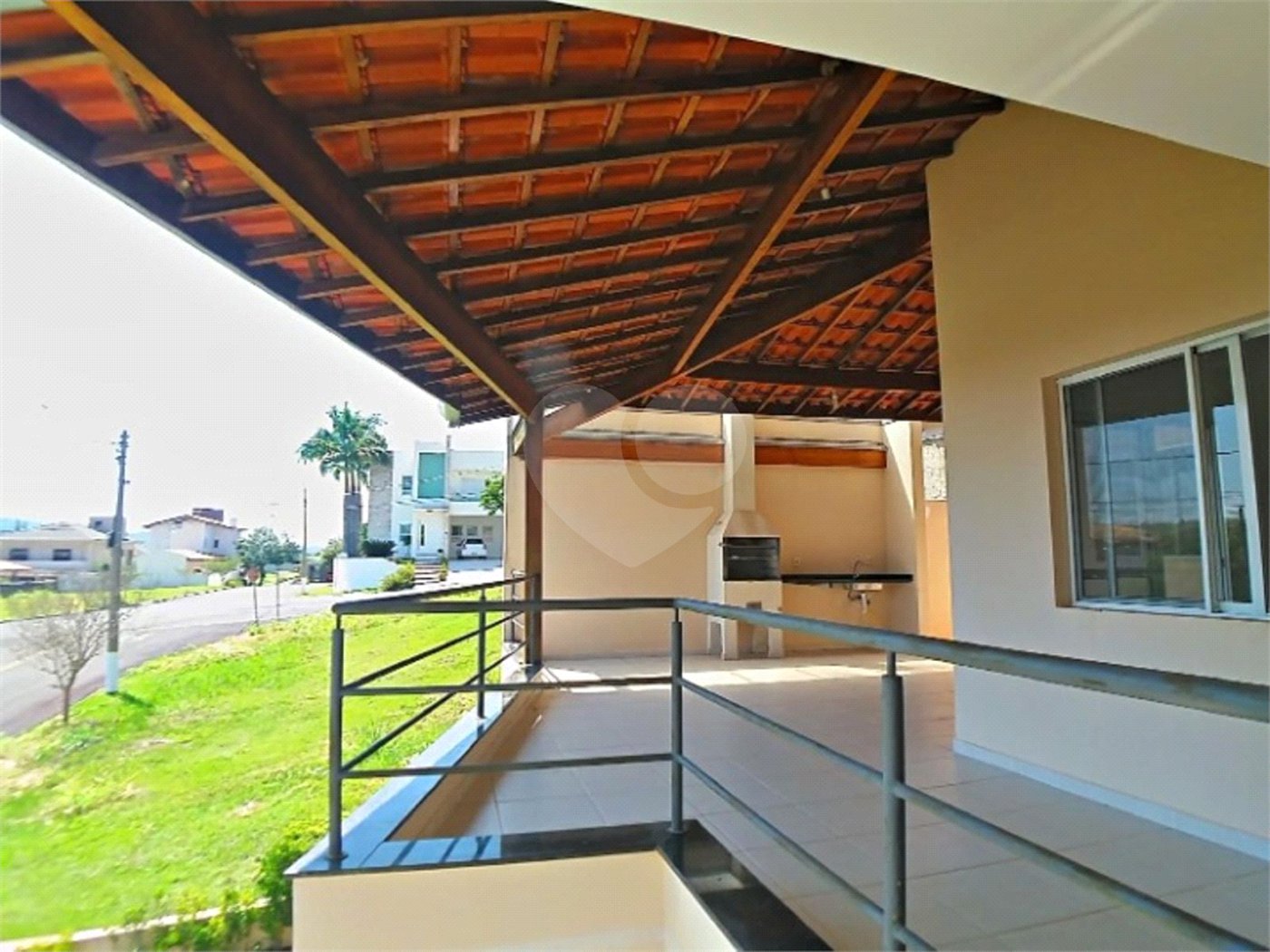 Casa à venda com 3 suítes no condomínio Terras de São Francisco, Vinhedo - SP