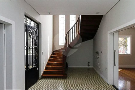 Sobrado à venda no Belenzinho de 208 m² com 6 dormitórios, 4 banheiros e 2 vagas