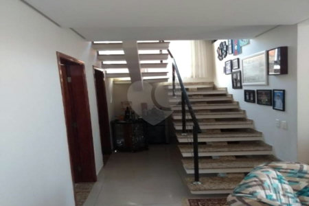 Casa à venda com 2 quartos no condomínio Portal do Bosque, Louveira - SP