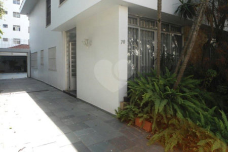 Casa à venda com 4 quartos, sendo 1 suíte, em Santana, São Paulo, SP