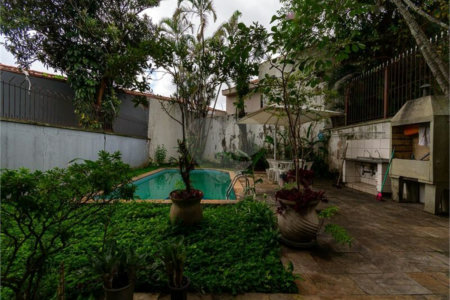 Casa à venda com 8 quartos, sendo 2 suítes, em Indianópolis, São Paulo, SP
