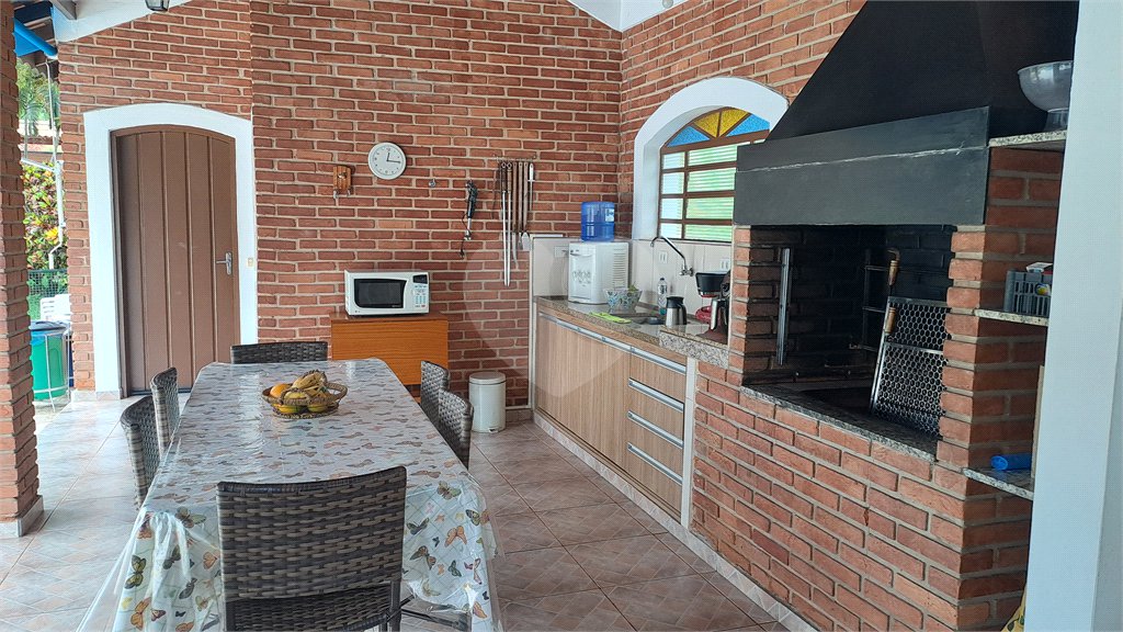 Casa à venda com 3 quartos, sendo 1 suíte, no condomínio Residencial Vale das Laranjeiras, Indaiatuba - SP