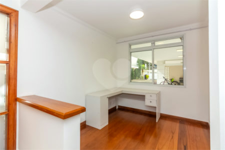 Casa à venda com 4 quartos, sendo 2 suítes, no condomínio Stephanie, São Paulo - SP