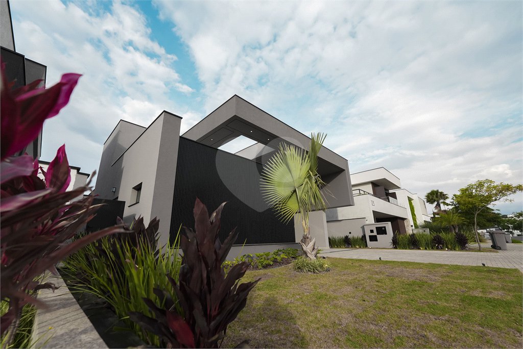 Casa à venda com 4 suítes no condomínio Alphaville Nova Esplanada 4, Votorantim - SP