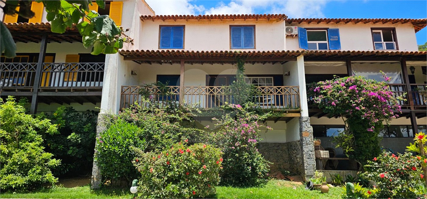 Casa em condomínio à venda ou para alugar com 3 quartos, sendo 2 suítes,  em Praia Rasa, Armação dos Búzios, RJ
