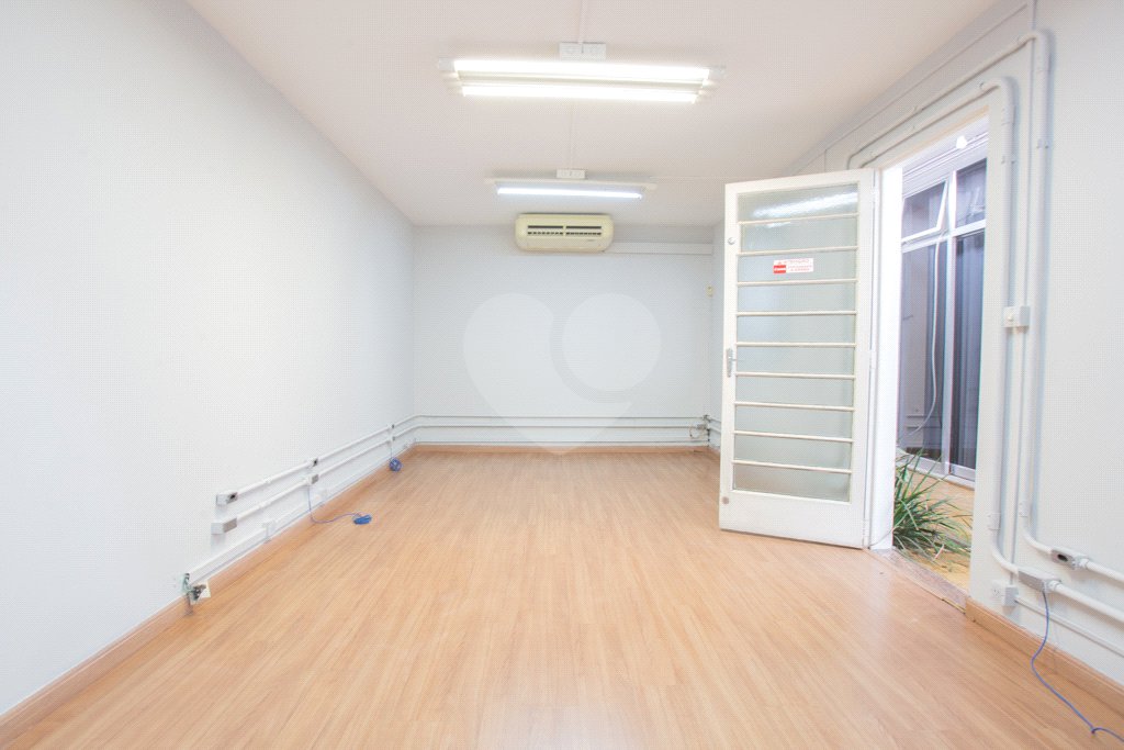 Casa à venda ou para alugar com 3 quartos, sendo 1 suíte,  em Mirandópolis, São Paulo, SP
