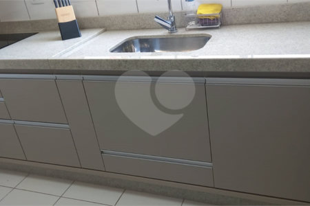 Casa à venda com 3 quartos, sendo 1 suíte, no condomínio Caruatinga, Atibaia - SP