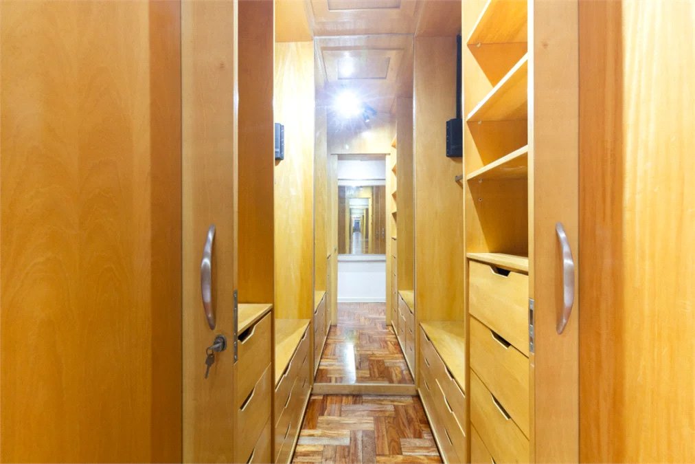 Sobrado à venda com 4 quartos, sendo 2 suítes,  em Alto de Pinheiros, São Paulo, SP