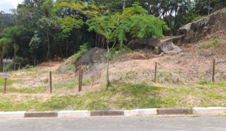 Terreno à venda no condomínio Itaguaçu da Cantareira, São Paulo - SP