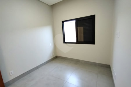 Casa à venda com 3 suítes no condomínio Residencial Golden Ville, Itapetininga - SP