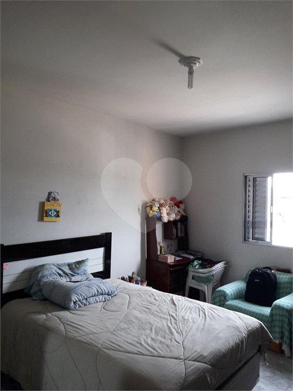 Casa à venda com 3 quartos, sendo 1 suíte, no condomínio Luís de Oliveira Bulhões, São Paulo - SP