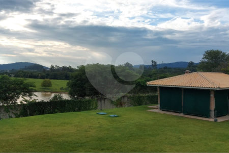 Casa à venda com 4 suítes no condomínio Figueira Garden, Atibaia - SP