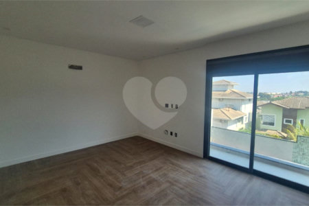 Casa à venda com 3 suítes no condomínio Recanto dos Paturis, Vinhedo - SP