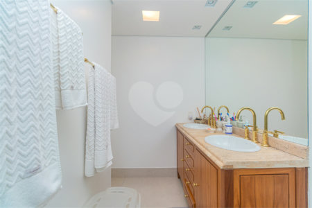 Apartamento à venda com 3 suítes em Alto da Boa Vista, São Paulo, SP