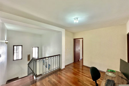 Casa à venda com 5 quartos, sendo 4 suítes, no condomínio Parque dos Príncipes, São Paulo - SP