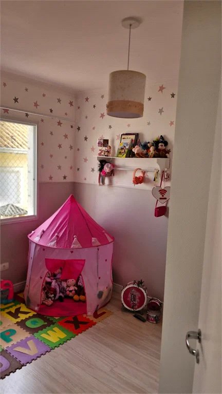 Casa à venda com 3 quartos, sendo 1 suíte, no condomínio Moradas do Horto, São Paulo - SP