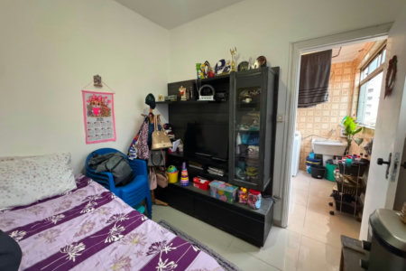Apartamento com 2 dormitórios e suíte + dependência de serviço completa na Ponta da Praia – Localização privilegiada próximo à Praça Dino Bueno