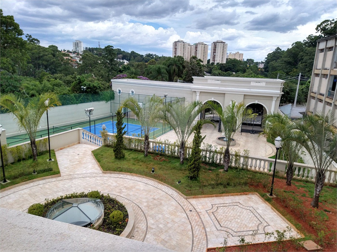 Condomínio de casas de alto padrão em estilo Neoclássico Francês