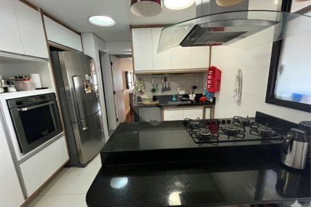 Apartamento à venda com 3 quartos, sendo 1 suíte, em Santo Amaro, São Paulo, SP