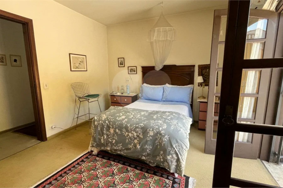 Casa à venda com 4 quartos, sendo 2 suítes, em Morumbi, São Paulo, SP