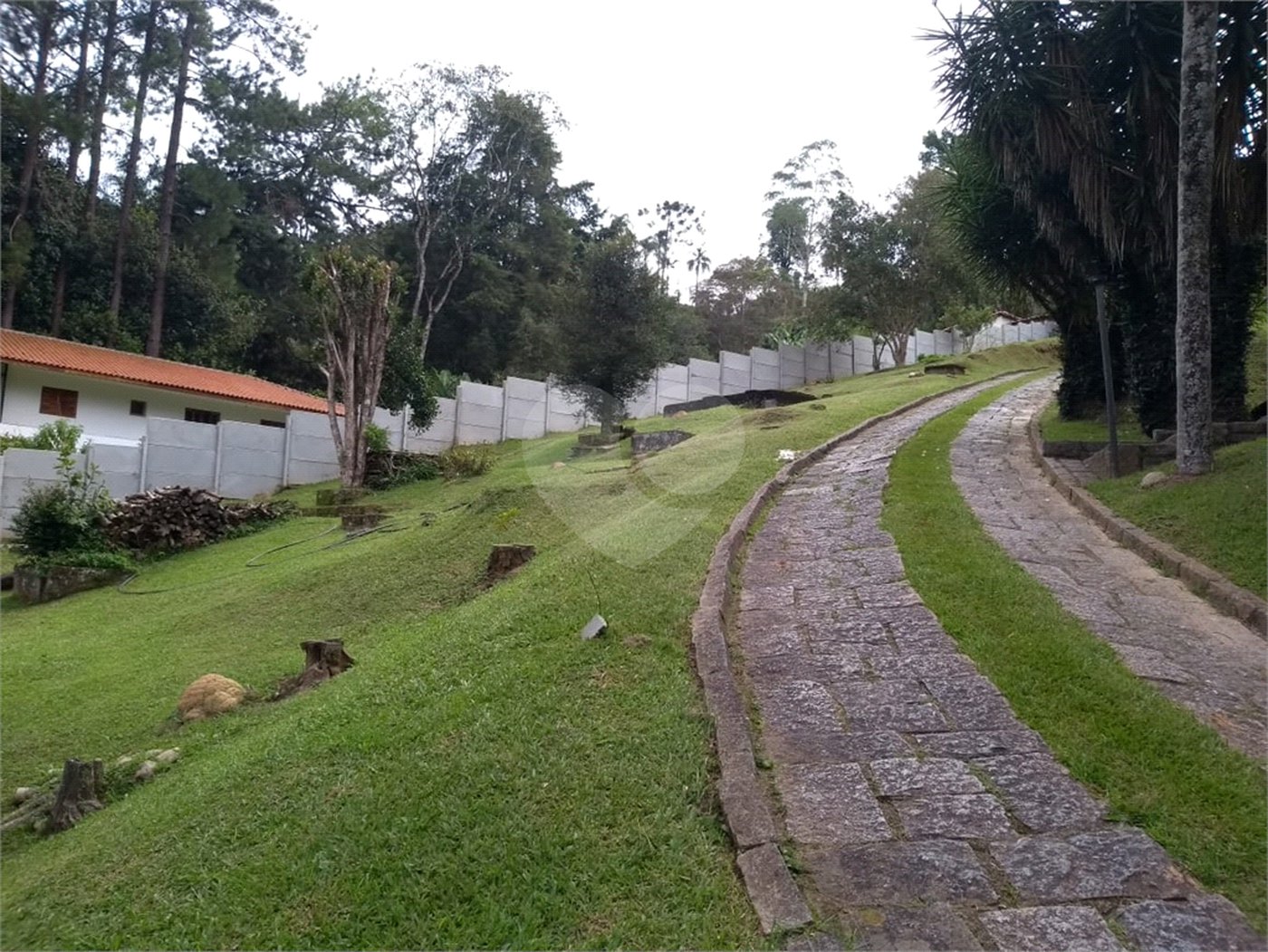 Casa à venda com 3 quartos, sendo 1 suíte, no condomínio Cinco Lagos, Mairiporã - SP