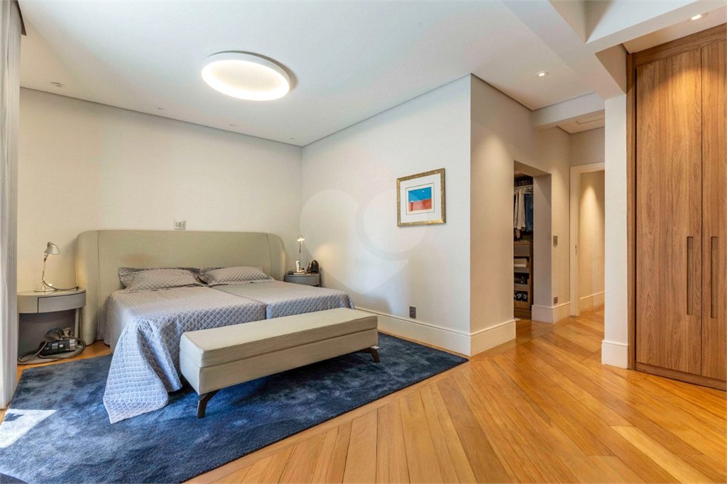 Apartamento à venda com 4 quartos, sendo 3 suítes, em Moema, São Paulo, SP