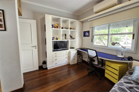 Casa à venda com 4 quartos, sendo 3 suítes,  no condomínio Le Lis Vert Village, São Paulo - SP