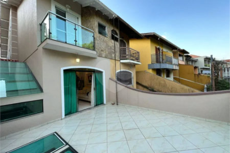 Sobrado à venda com 3 quartos, sendo 1 suíte, em Jardim Pinheiros, São Paulo, SP