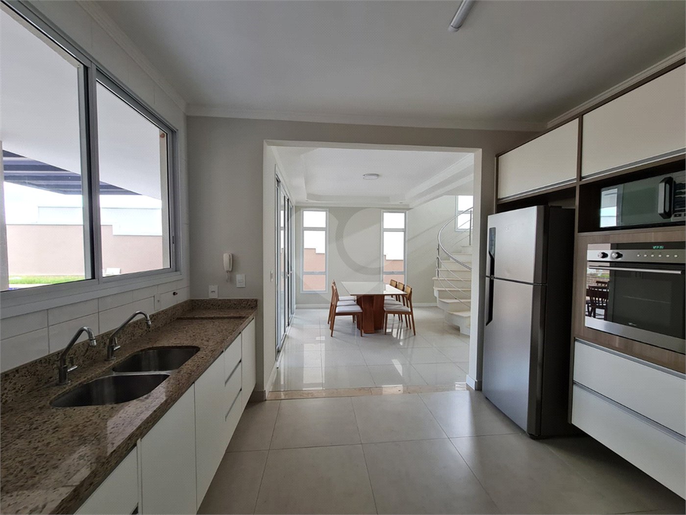 Casa à venda com 3 suítes no condomínio Geneve, Campinas - SP