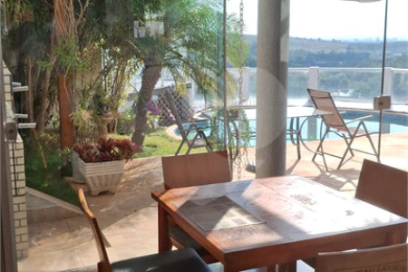 Casa à venda com 4 quartos, sendo 2 suítes, no condomínio Terras de Santa Mariana, Caçapava - SP