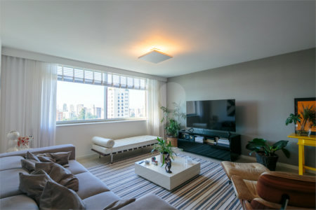 Apartamento à venda com 4 quartos, sendo 1 suíte, em Alto da Boa Vista, São Paulo, SP