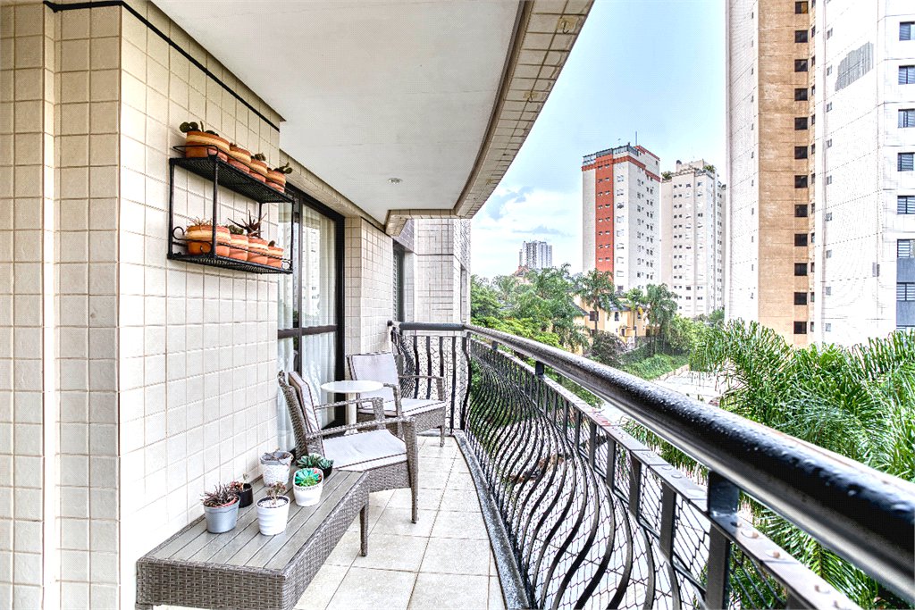 Apartamento à venda com 4 quartos, sendo 3 suítes, em Alto da Boa Vista, São Paulo, SP