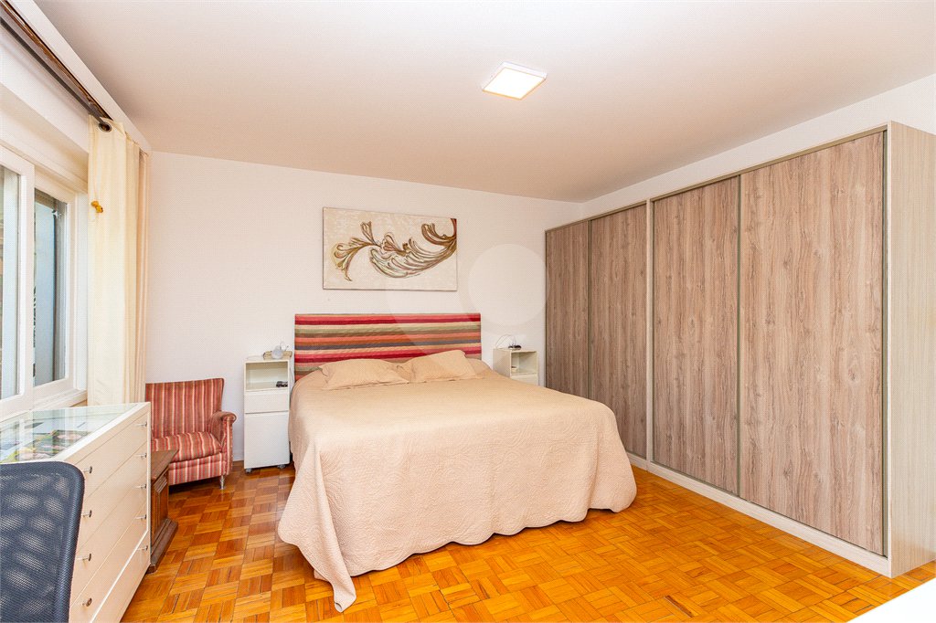 Casa Térrea à venda com 5 quartos, sendo 3 suítes, em Jardim Marajoara, São Paulo, SP